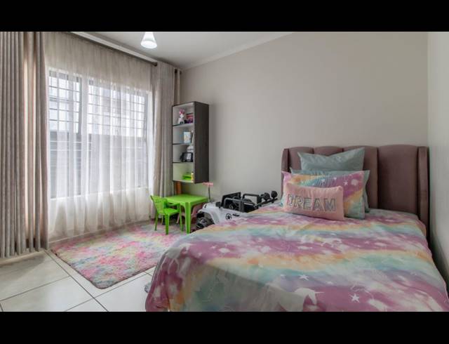3 BEDROOM APARTMENT FOR SALE IN OAKDENE